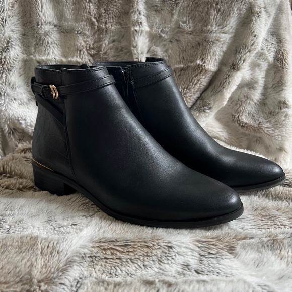 NWT Black Ankle Boots with Gold Accent Size 6 - Picture 6 of 12
